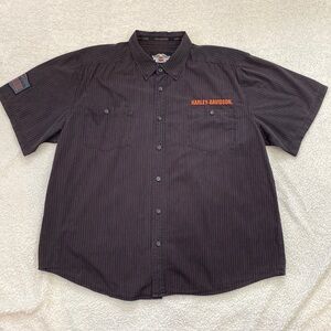 Men’s Harley Davidson Button Down Short Sleeve Double Pocket Dress Shirt.